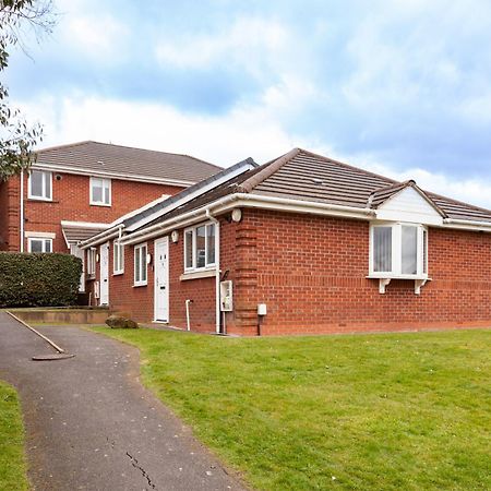 Pinfold Court Apartments Knowsley Exterior photo